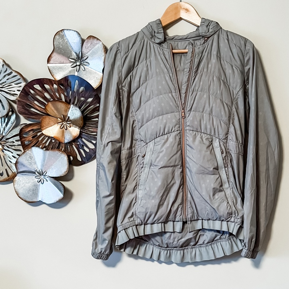 🦄 - Lululemon Spring Fling Puffy Windbreaker - Stripe Dot Emboss Grey - Size 8